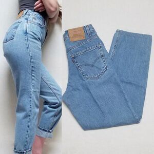 VINTAGE Levi's 550 Light Wash High Rise Mom Jeans